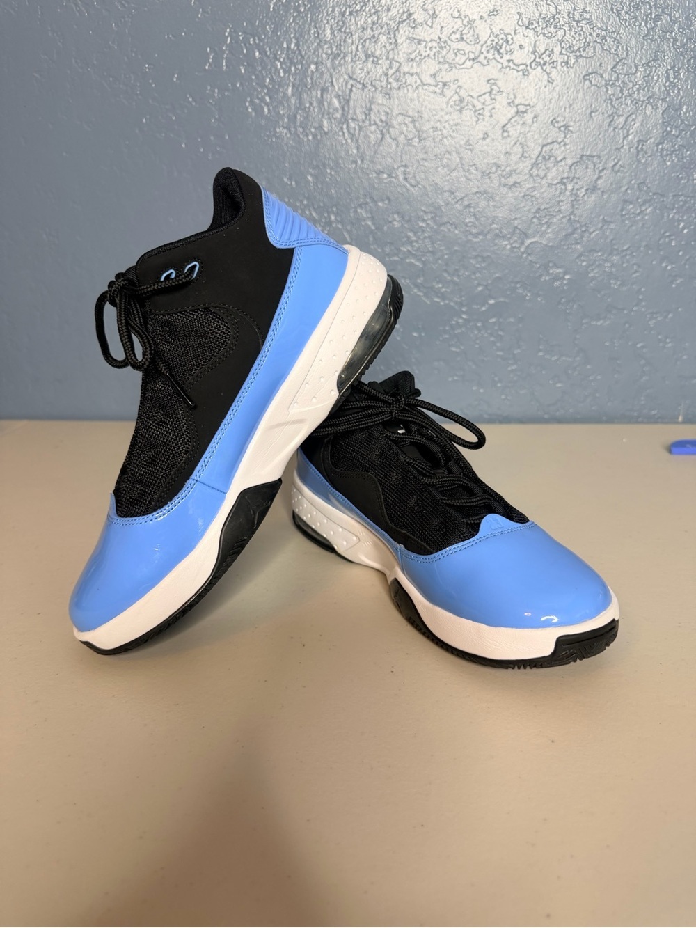 Jordan Max Aura 2. Size 7 women or youth black and University Blue. Like new.